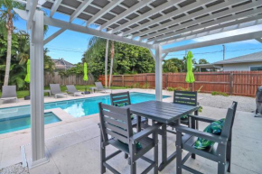 Little Beach House w/ POOL&SPA - 5 minutes to Vanderbilt Beach (Pet Friendly)